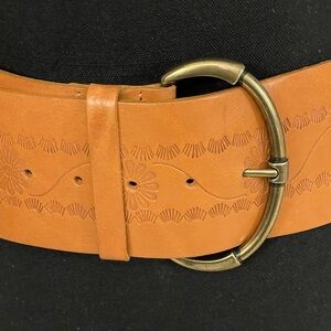 Women’s Embossed Wide Leather Western Style Belt. Size S/P